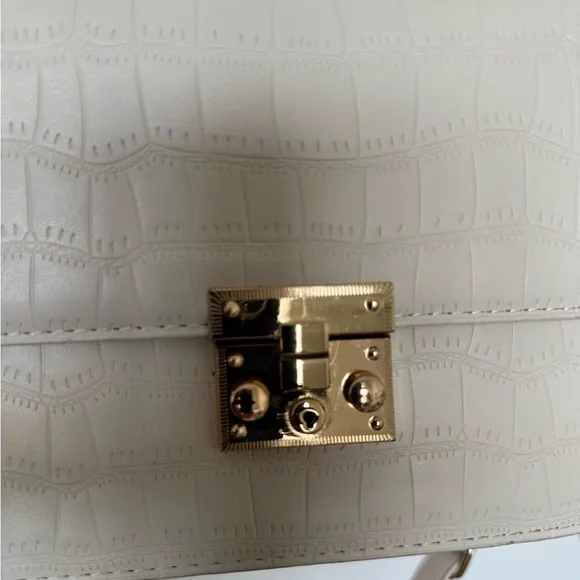 Beige Croc Shoulder Bag with gold hardware - Picture 9 of 10